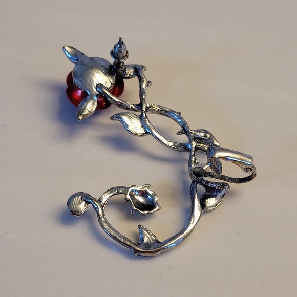 HOT TOPIC BLACKHEART Brand Silver-tone Red Rose Ear Cuff - Picture 13 of 16